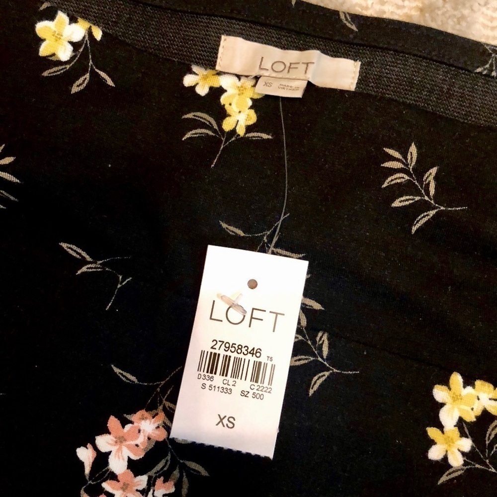 🎁 LOFT Soft Comfy Black Floral Ponte Floral Skirt Elastic Waist Size XS - Picture 3 of 5